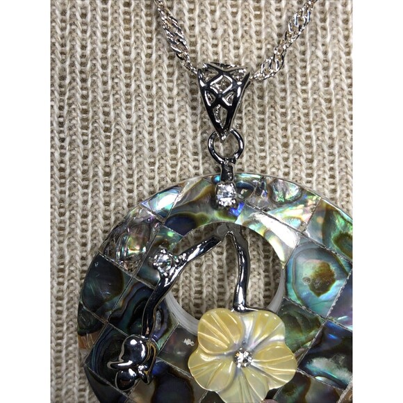 Flower Style Natural Handmade Abalone Shell Carved Shell Silver Necklace Pendant - Picture 5 of 14